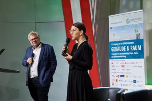 Helene Konrad (FINK) - Kongress 2021: Gebäude & Raum: Strategien für eine nachhaltige und klimaneutrale Stadt-, Raum- und Gebäudeentwicklung ‍- IG LEBENSZYKLUS BAU (c) Leo Hagen